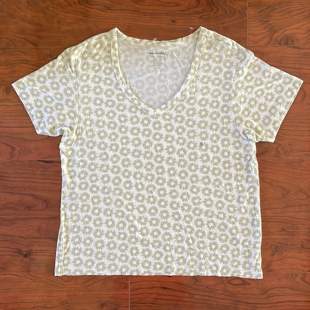 NWT American Eagle Soft & Sexy White and Sage Green Oversized V-Neck Tee Shirt
